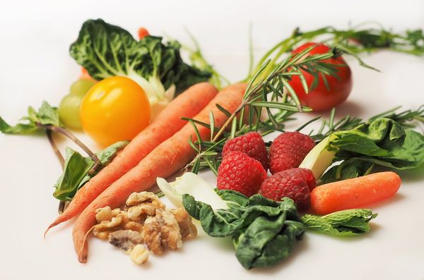 Kiedy warto skorzystać z pomocy dietetyka? Zasady zdrowego odżywiania na co dzień