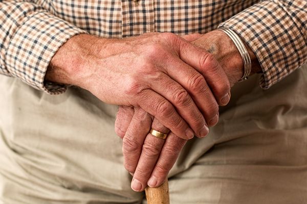 Zdrowe i bezpieczne ubrania - jak ułatwić życie osobom chorującym?