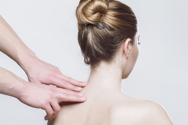 Zalety konsultacji z lekarzem dermatologiem bez wychodzenia z domu